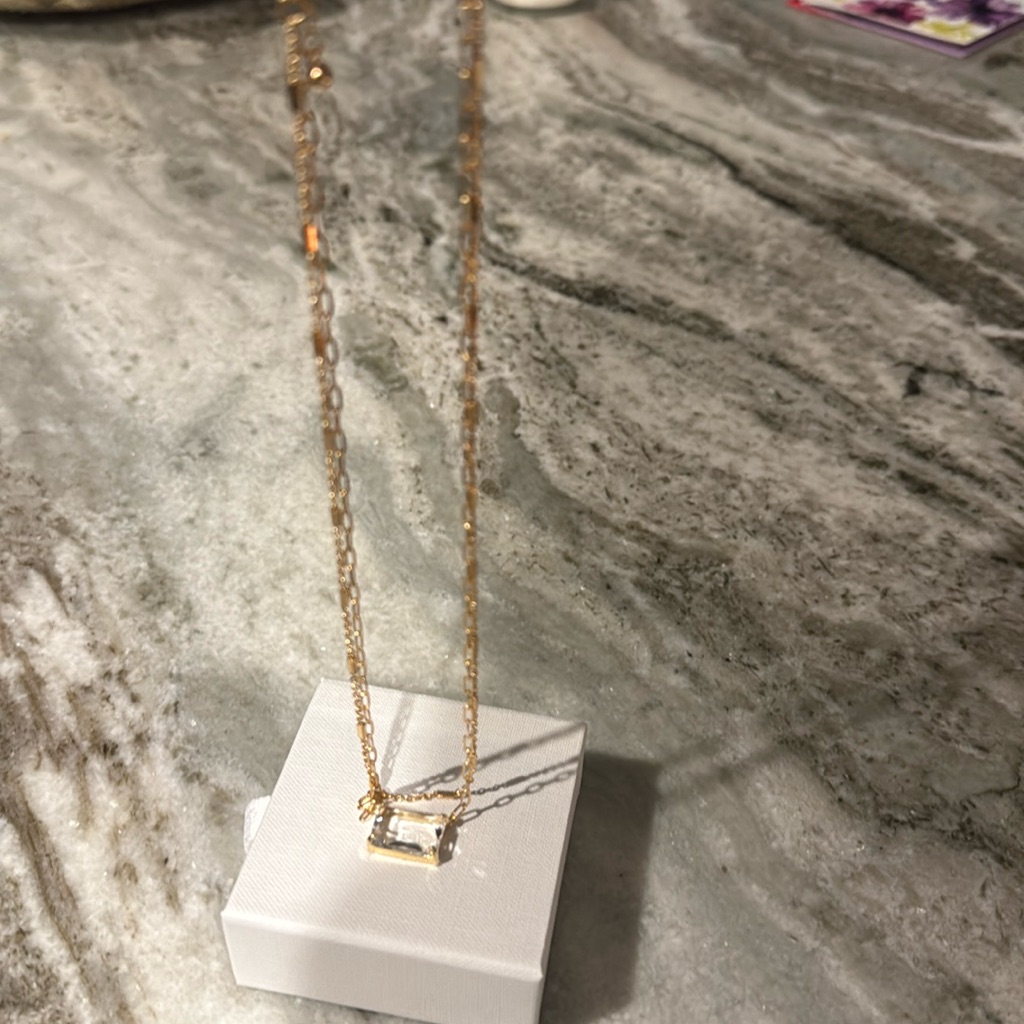 Elegant Gold Necklace Love Stylize With Clear Pendant